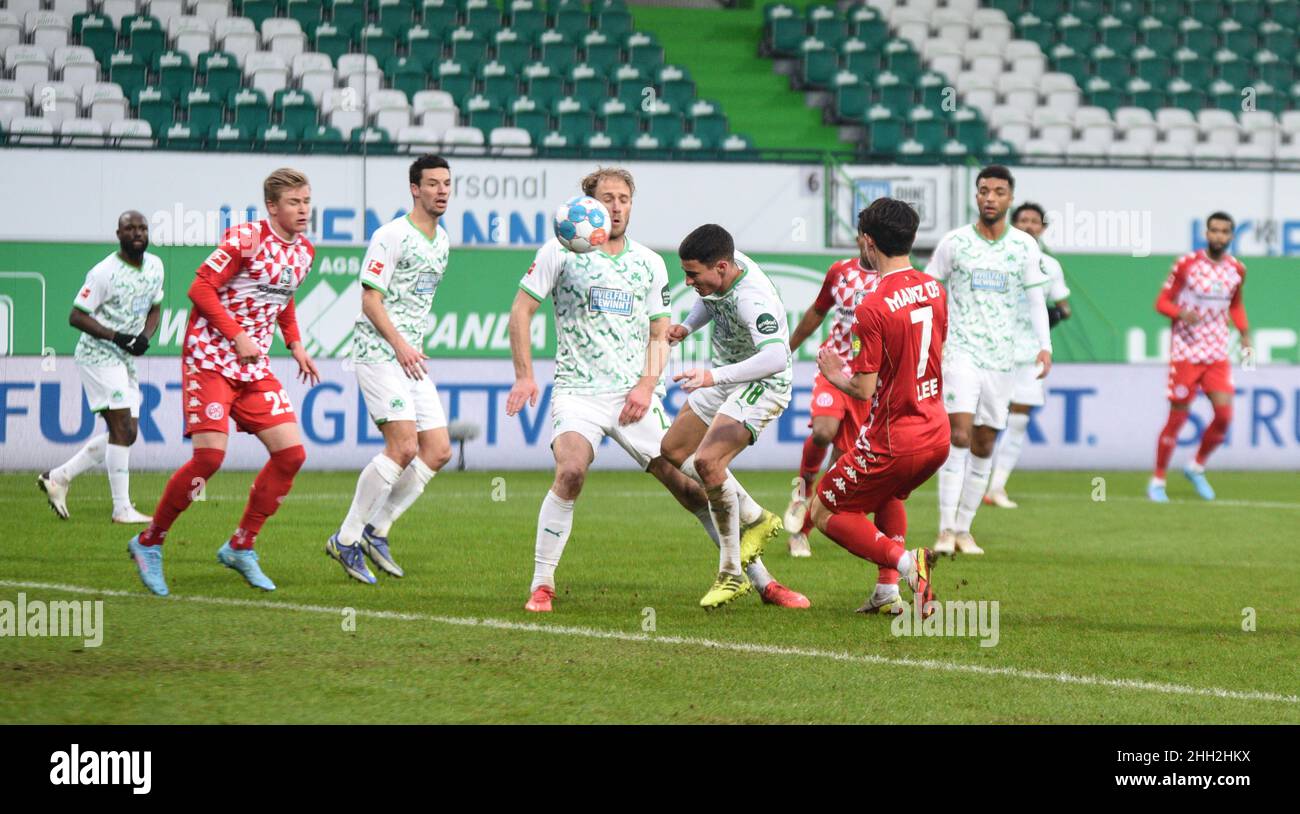 Germany ,Fuerth, Sportpark Ronhof Thomas Sommer - 22 Jan 2022 - Fussball, 1.Bundesliga - SpVgg Greuther Fuerth vs. FSV Mainz 05  Image: Marco Meyerhoefer (SpVgg Greuther Fürth,18) heading the crossed ball out of bounds.  DFL regulations prohibit any use of photographs as image sequences and or quasi-video Stock Photo