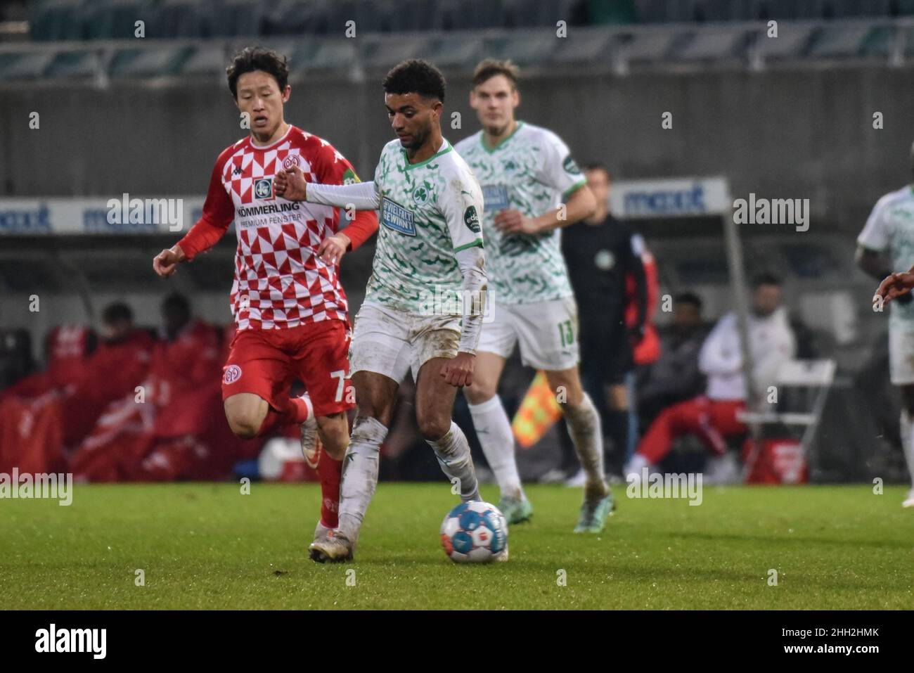 Germany ,Fuerth, Sportpark Ronhof Thomas Sommer - 22 Jan 2022 - Fussball, 1.Bundesliga - SpVgg Greuther Fuerth vs. FSV Mainz 05  Image: (fLTR) Jae-Sung Lee (Mainz, 7), Timothy Tillman (SpVgg Greuther Fürth,21)  DFL regulations prohibit any use of photographs as image sequences and or quasi-video Stock Photo