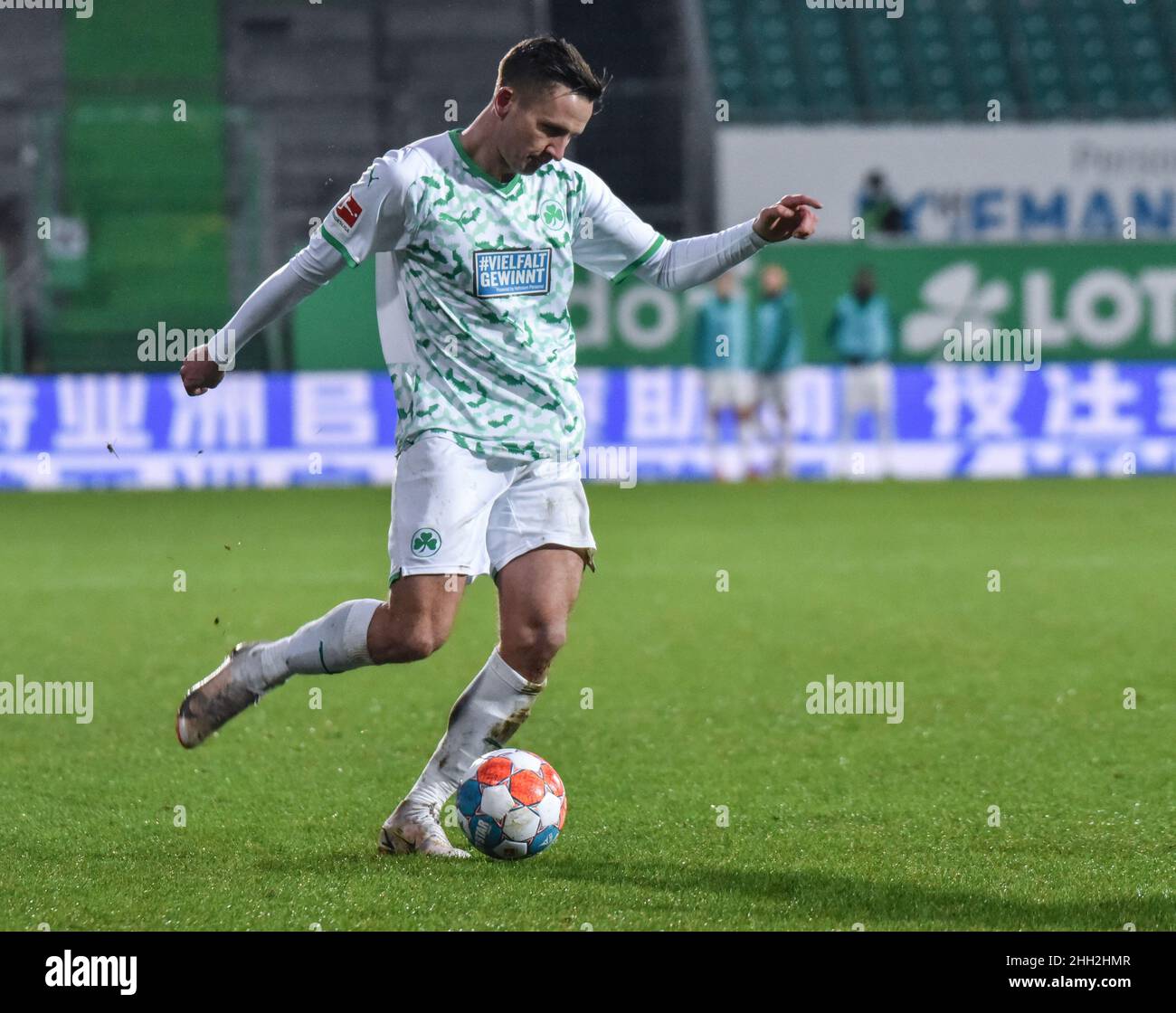 Germany ,Fuerth, Sportpark Ronhof Thomas Sommer - 22 Jan 2022 - Fussball, 1.Bundesliga - SpVgg Greuther Fuerth vs. FSV Mainz 05  Image: Paul Seguin (SpVgg Greuther Fürth,33) in action.  DFL regulations prohibit any use of photographs as image sequences and or quasi-video Stock Photo