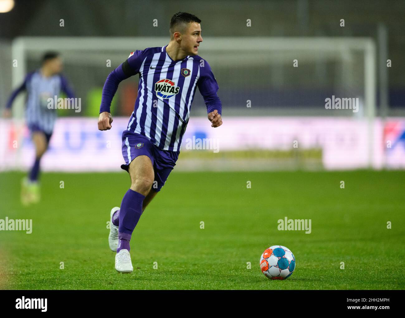 22 January 2022, Saxony, Aue: Soccer: 2. Bundesliga, FC Erzgebirge Aue - FC Schalke 04, Matchday 20, Erzgebirgsstadion. Aue's Antonio Jonjic plays the ball. Photo: Robert Michael/dpa-Zentralbild/dpa - IMPORTANT NOTE: In accordance with the requirements of the DFL Deutsche Fußball Liga and the DFB Deutscher Fußball-Bund, it is prohibited to use or have used photographs taken in the stadium and/or of the match in the form of sequence pictures and/or video-like photo series. Stock Photo