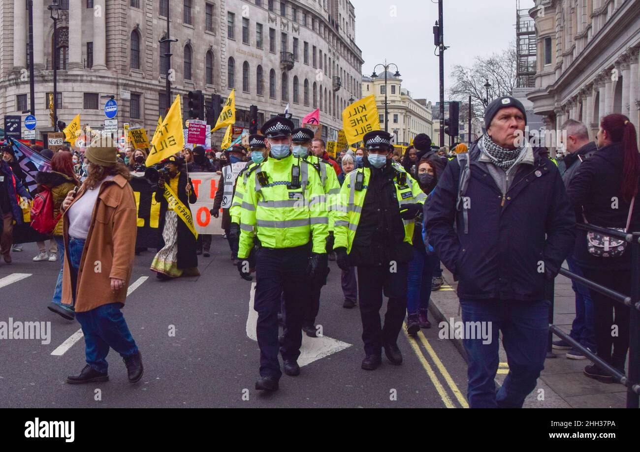 London, UK 15th January 2022. Police officers and Kill The Bill protesters in Trafalgar Square. Thousands of people marched through central London in protest against the Police, Crime, Sentencing and Courts Bill, which will make many types of protest illegal. Stock Photo