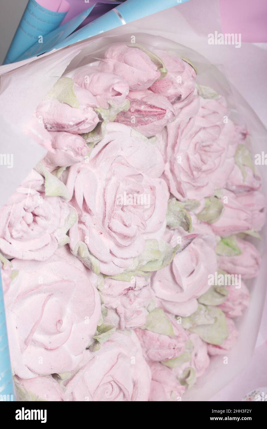 Bouquet in craft paper. Marshmallow bouquet. Roses from marshmallows ...