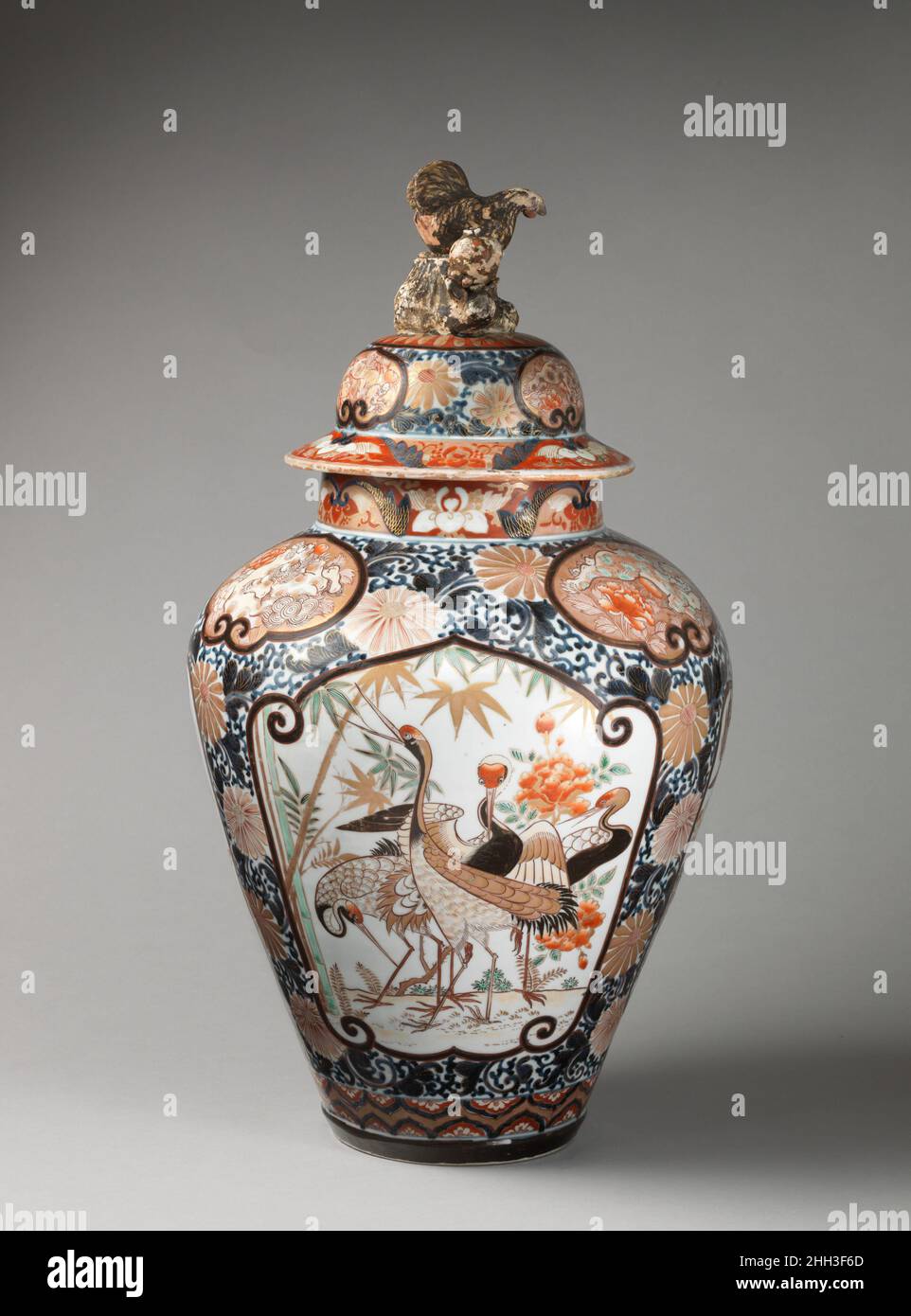 Japanese porcelain european market hi-res stock photography and images -  Alamy