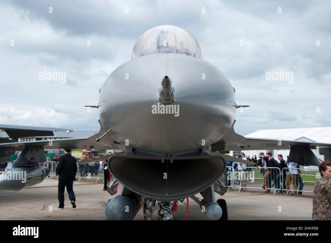 general dynamics f-16 fighting falcon
