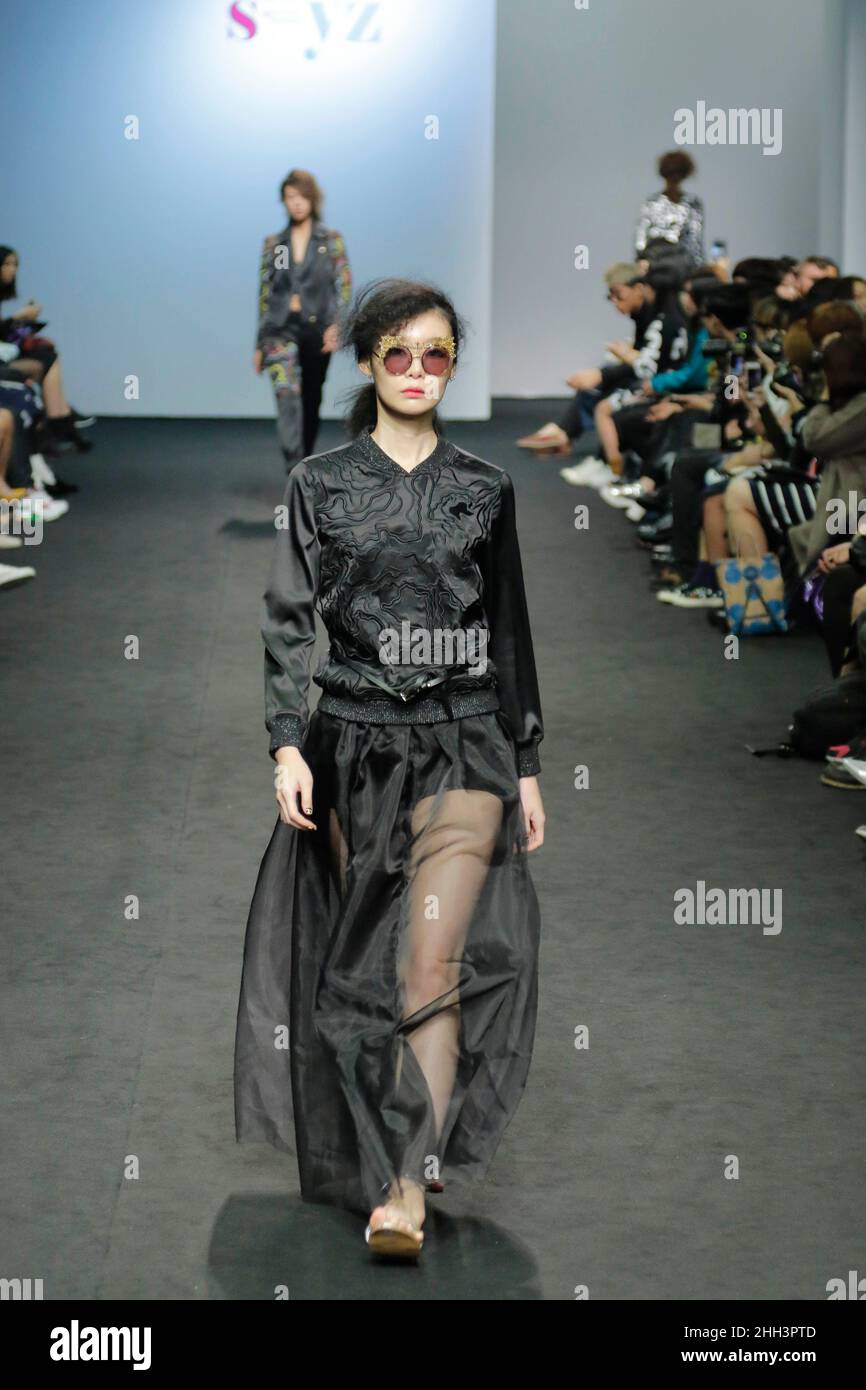 Model cat walk on the runway during an Seoul Fashion Week S/S Song Yu ...