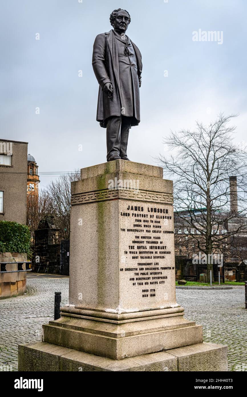 Statue of James Lumsden, Lord Provost of Glasgow 1843 to 1846, in