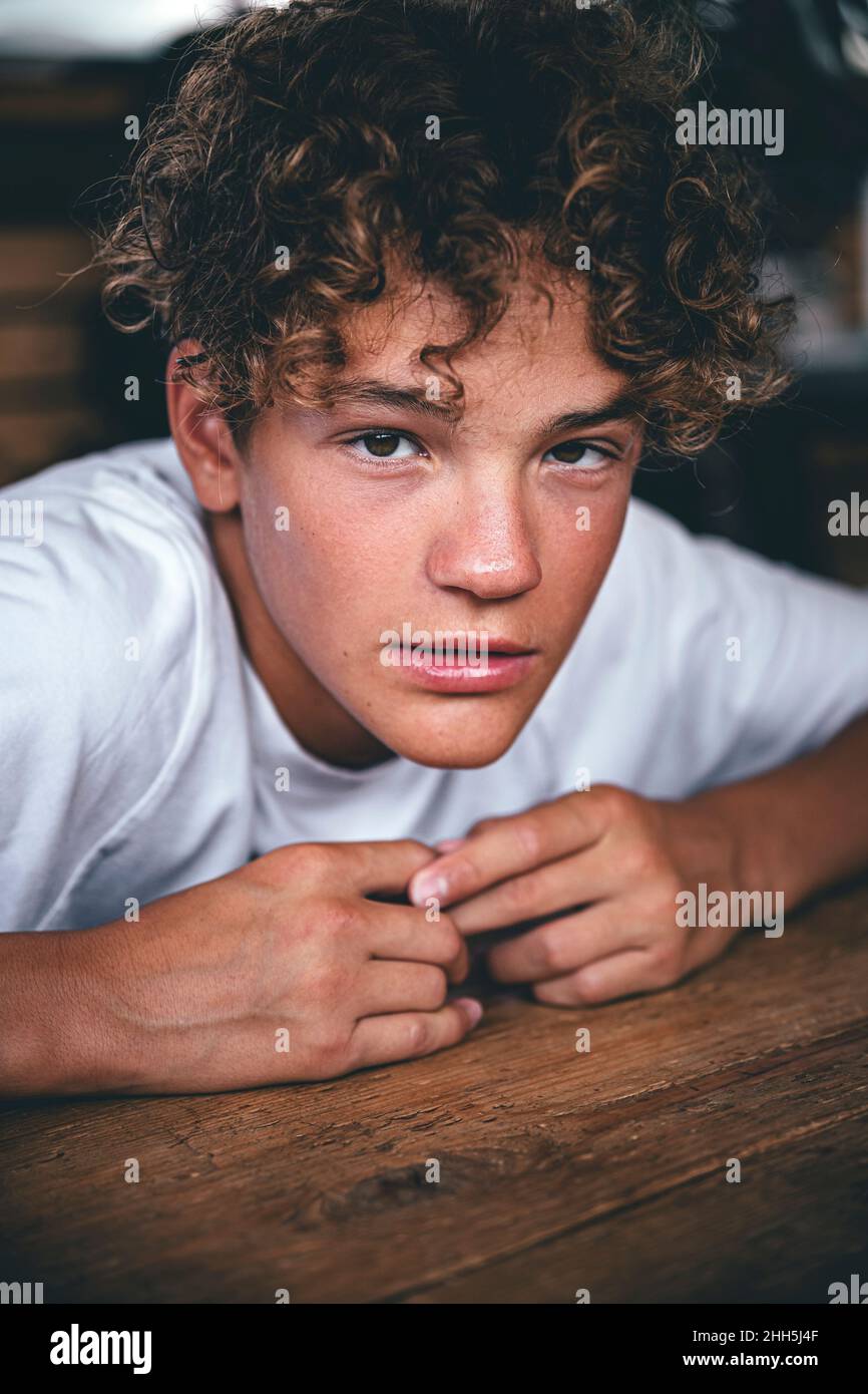 Teenage boy brown hair hires stock photography and images Alamy