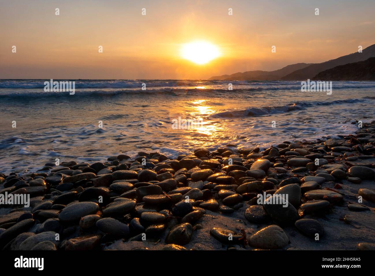 Rocky shore at sunset hi-res stock photography and images - Alamy
