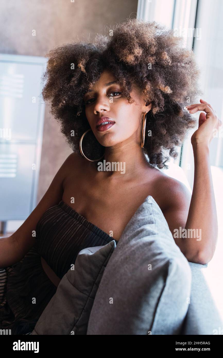 Beautiful woman afro brown hi-res stock photography and images - Alamy