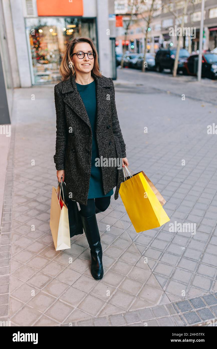 Woman walking sidewalk hi-res stock photography and images - Alamy