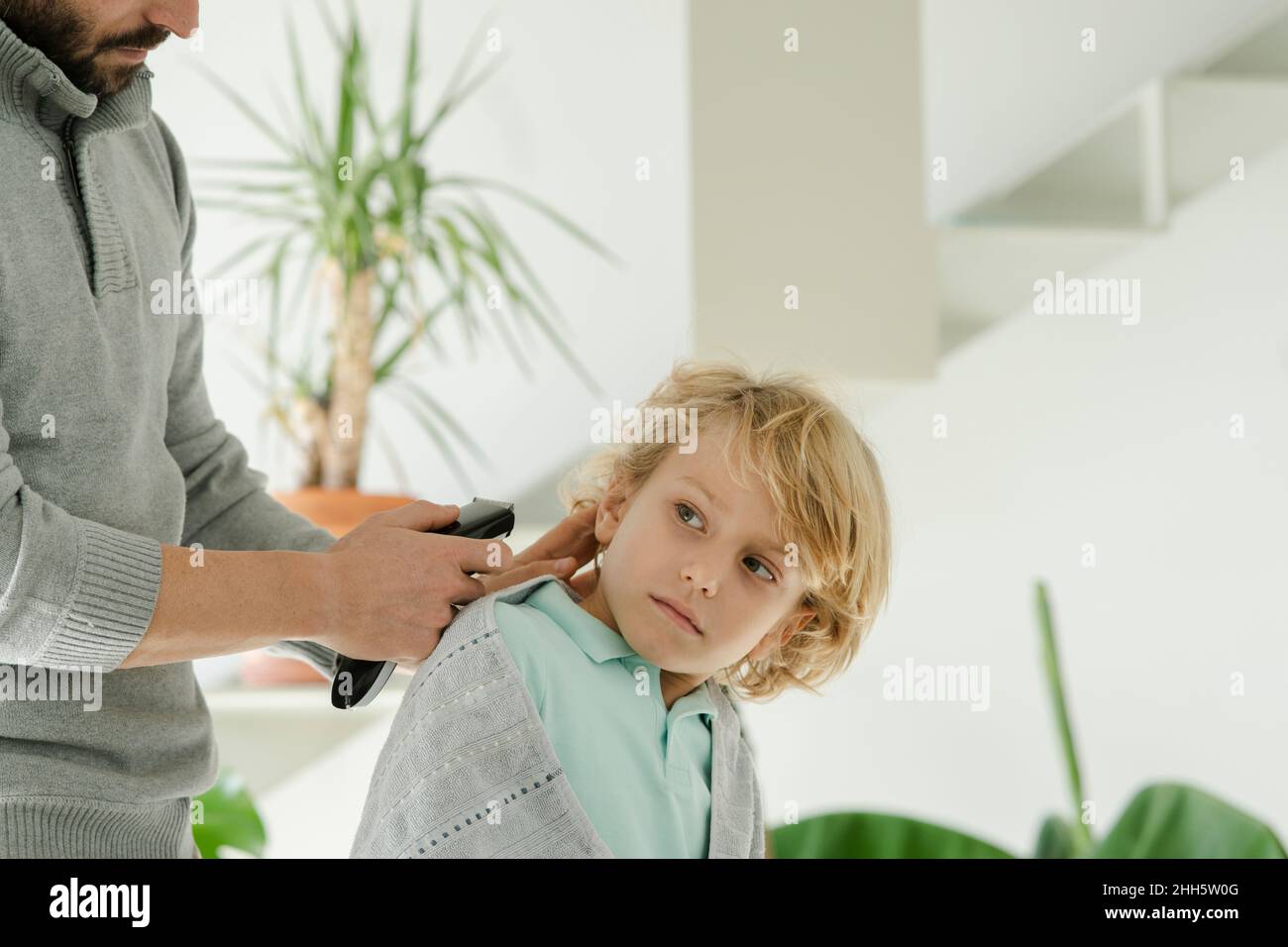 Premium Photo | Teenager boy cutting father's hair with electronic shaver  in bathroom at home happy fatherhood quarantine haircut