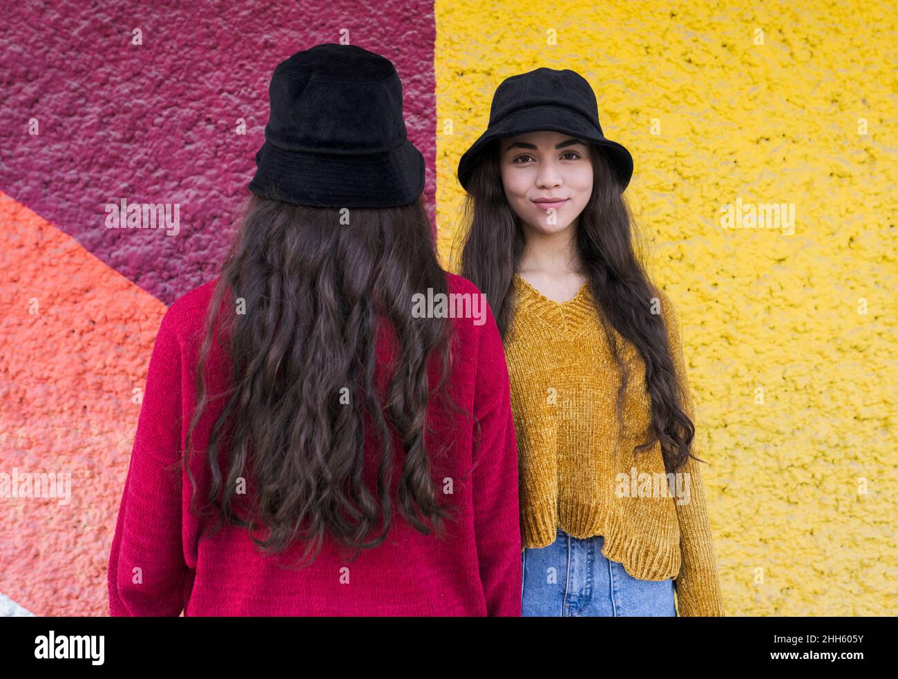 People standing facing camera hi-res stock photography and images - Alamy