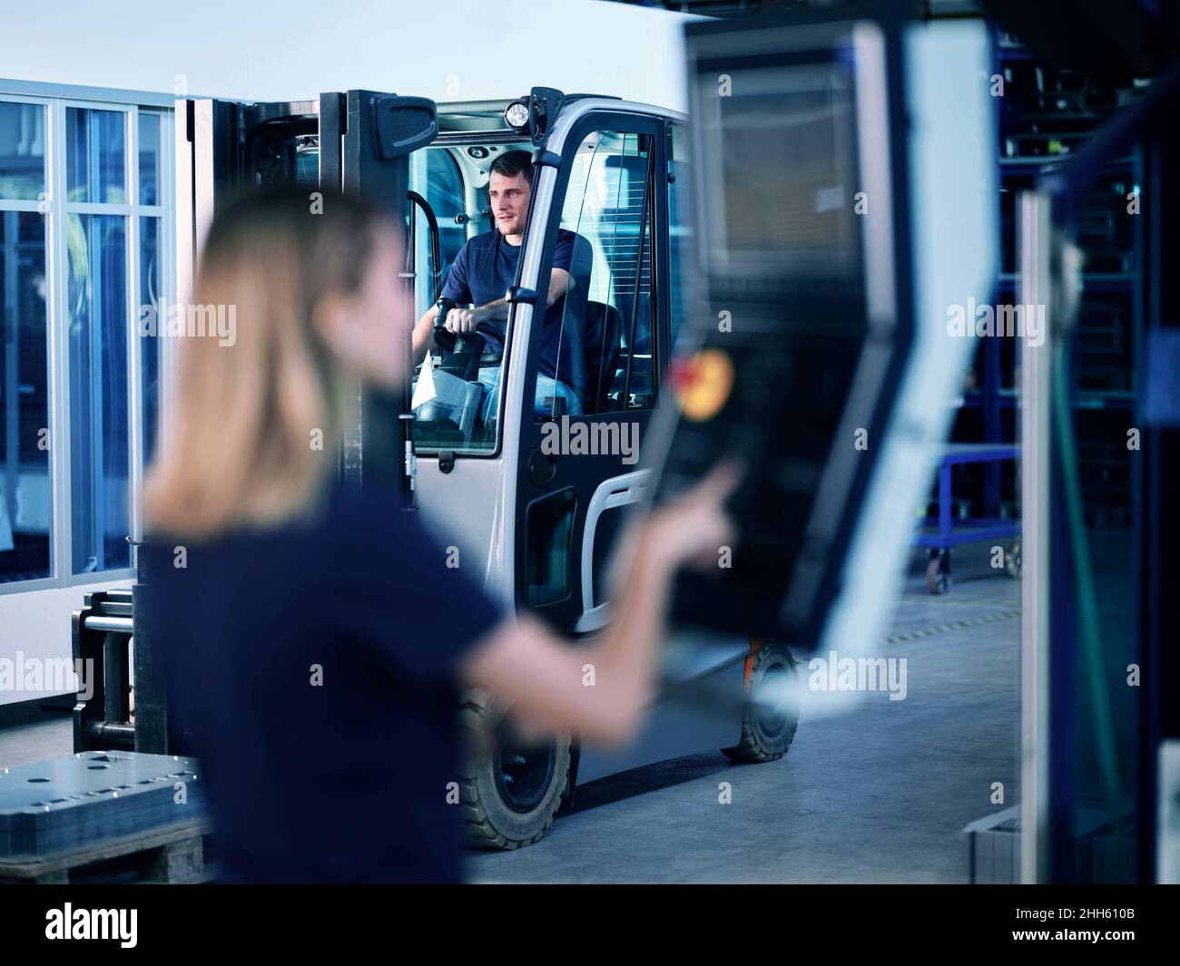 Blue forklift hi-res stock photography and images - Alamy