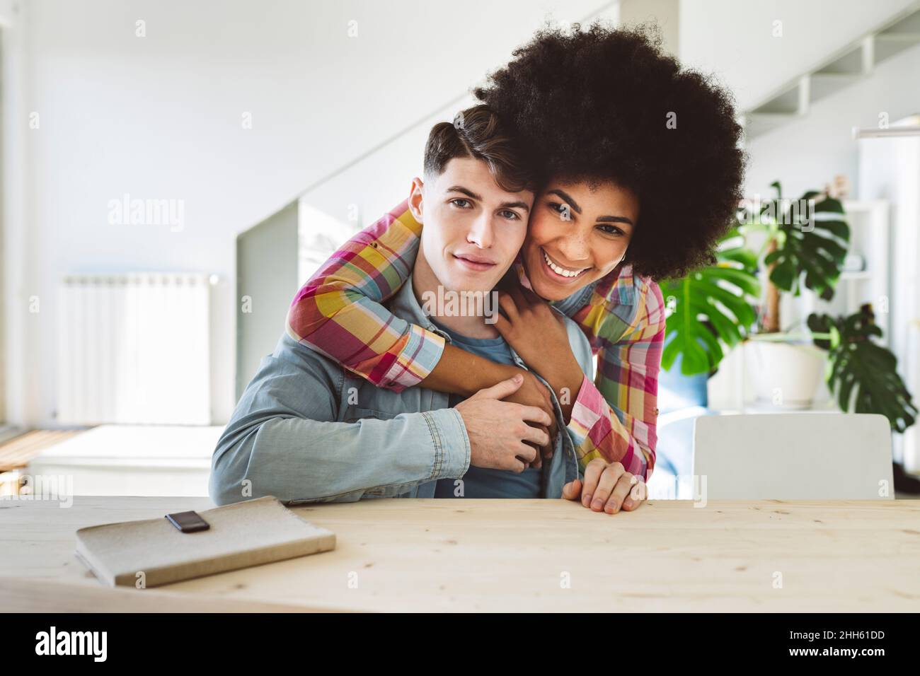Man arm around woman behind hi-res stock photography and images - Alamy