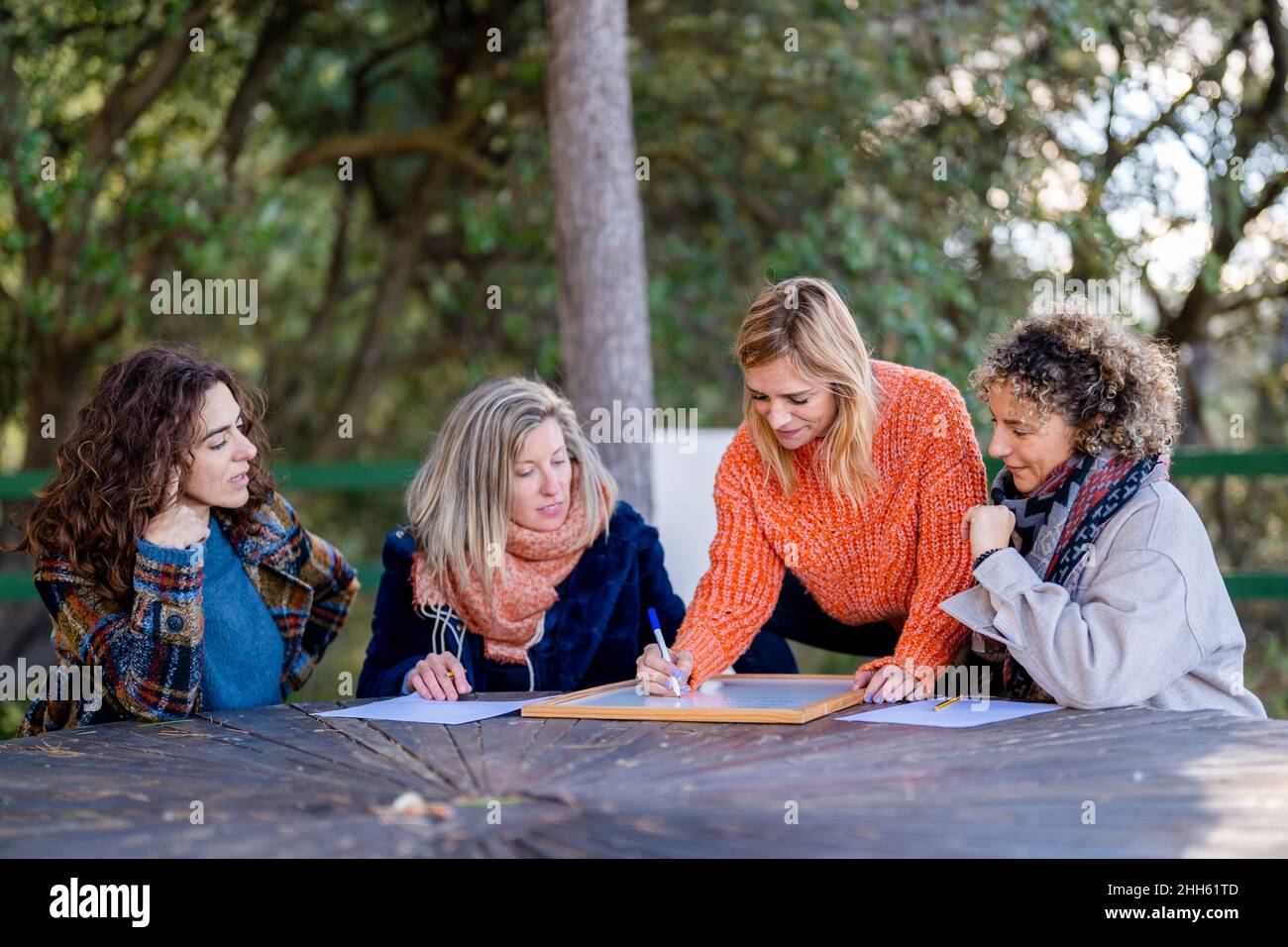 Four friends of the writing table hi-res stock photography and images ...