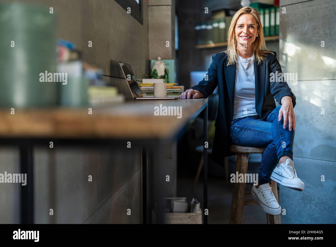 Woman on stool legs crossed hi-res stock photography and images - Alamy
