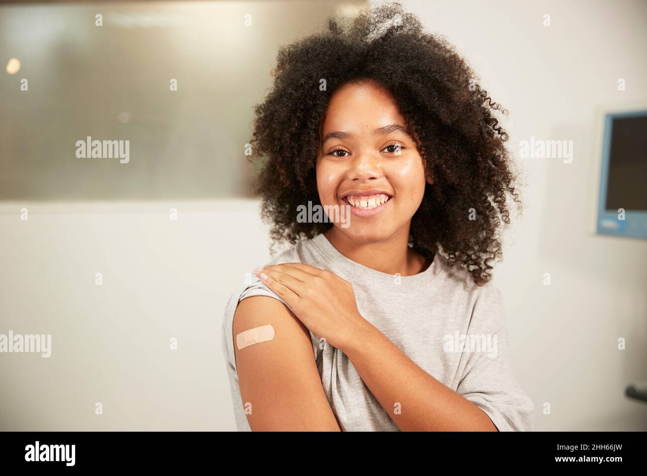 Portrait of smiling beatiful woman with curly hairstyle and arms