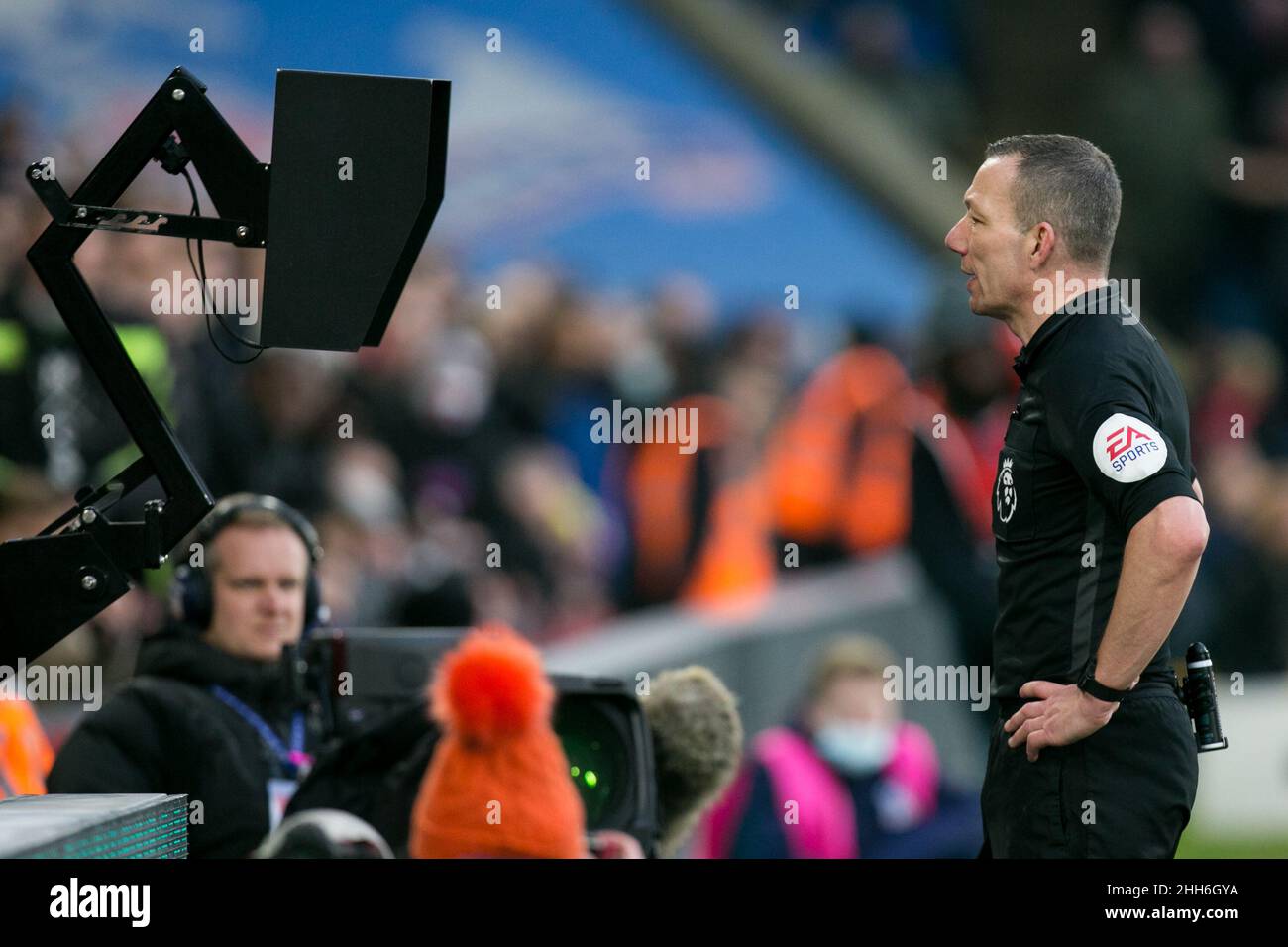 LONDON, UK JAN 23RD Referee Kevin Friend looks on during the Premier League match between Crystal Palace and Liverpool at Selhurst Park, London on Sunday 23rd January 2022. (Credit: Federico Maranesi | MI News) Credit: MI News & Sport /Alamy Live News Stock Photo