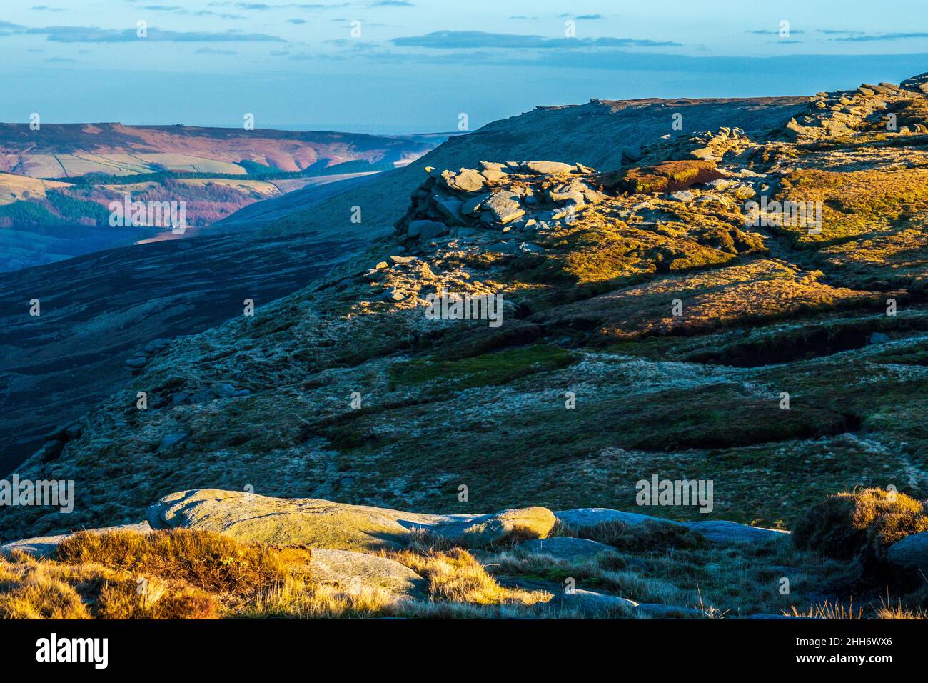 The northern edge of the Kinder Scout Plateau in the Derbyshire Peak District Stock Photo