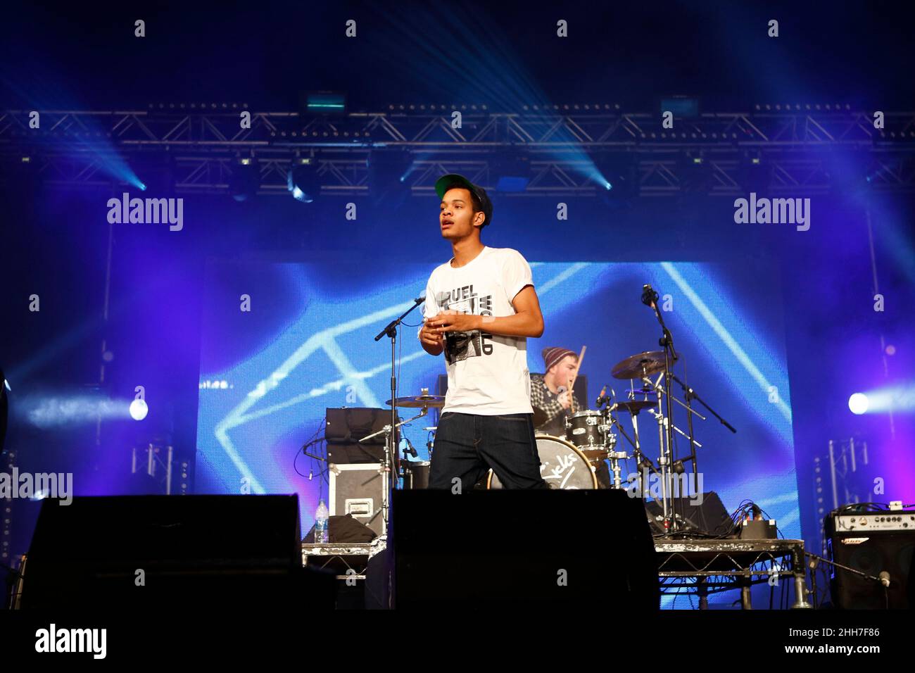 UK Entertainment - Relentless Freeze Festival, Rizzle Kicks Jordan 'Rizzle' Stephens, Harley 'Sylvester' Alexander-Sule British hip hop duo delight the crowd at the main stage at the annual Ski and Snowboard festival at Battersea Power Station, London. 28 October 2011. Photo Paul Cunningham Stock Photo