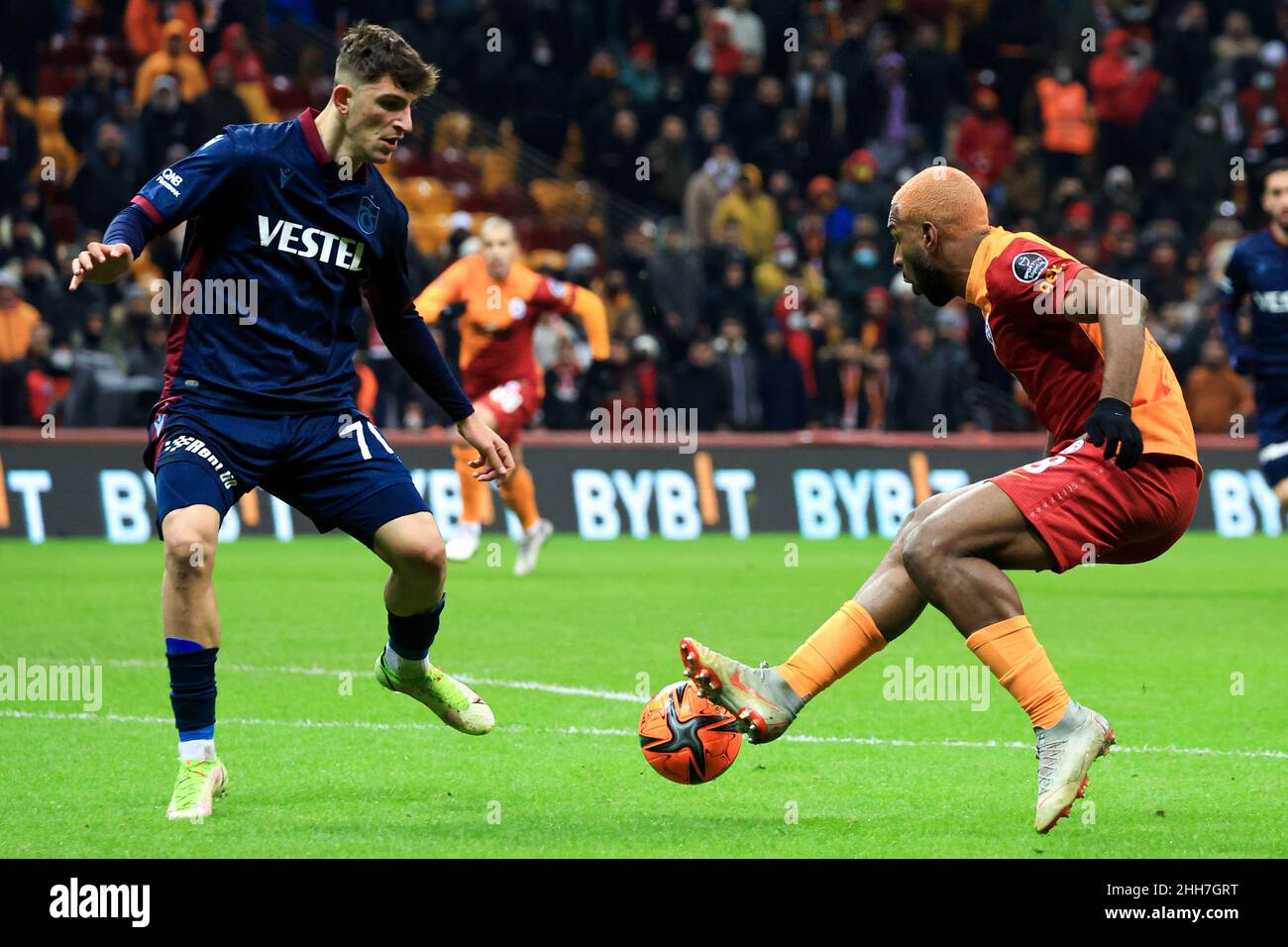 ISTANBOEL, TURKEY - JANUARY 23: Ryan Babel of Galatasaray, Ahmetcan Kaplan of Trabzonspor during the Turkish Super Lig match between Galatasaray and Trabzonspor at Nef Stadyumu on January 23, 2022 in Istanboel, Turkey (Photo by /Orange Pictures) Stock Photo