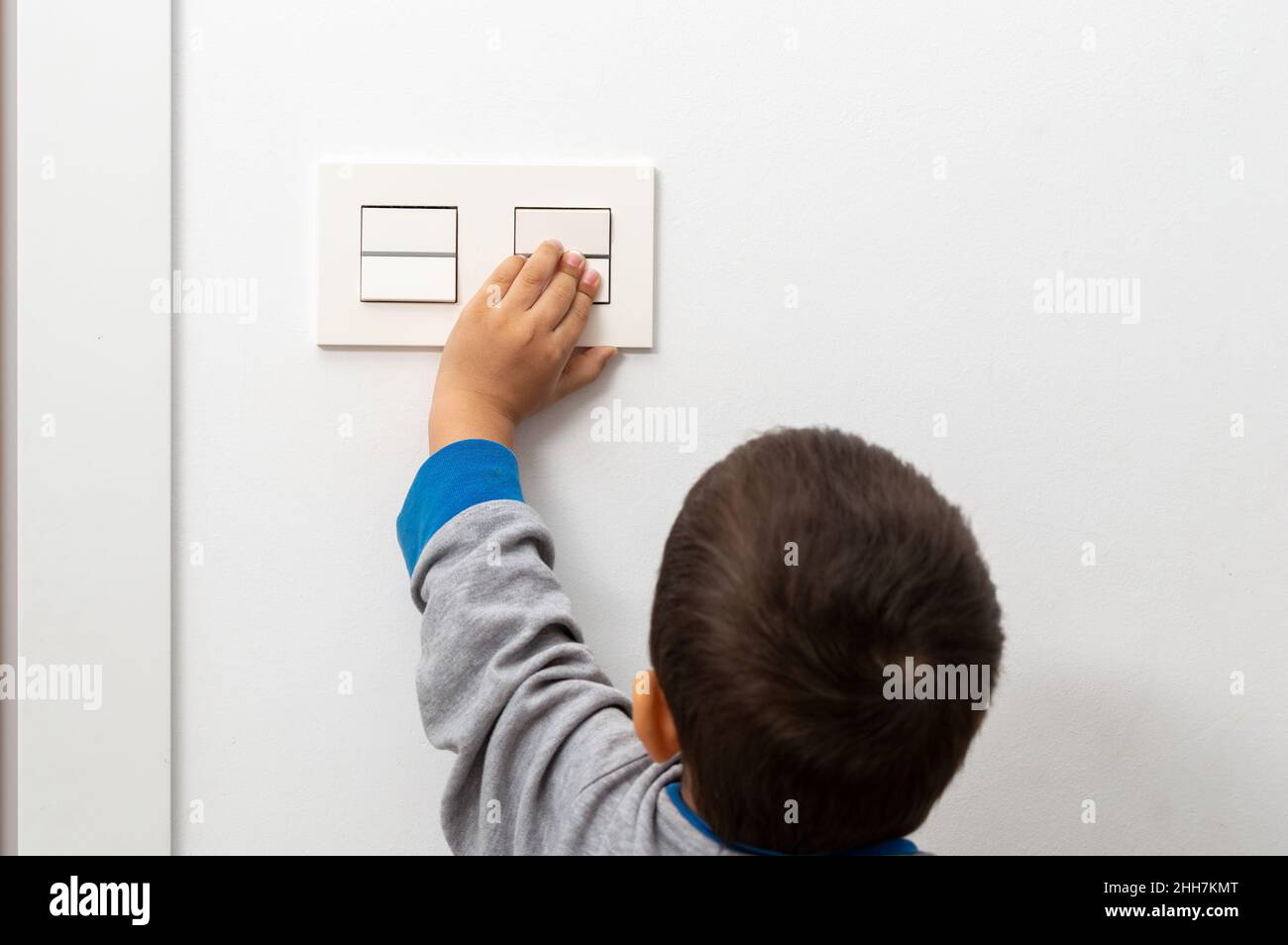 Child reaching light switch hires stock photography and images Alamy
