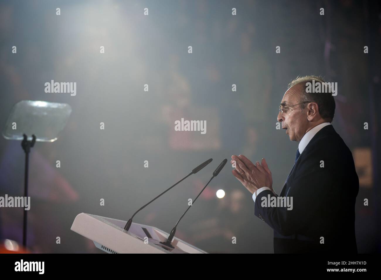 Cannes, France. 22nd Jan, 2022. Eric Zemmour seen against the light makes his speech on stage illuminated by spotlights.Eric Zemmour held an election campaign meeting at the Palais des Libertes in Cannes, during which he presented the new figures of the right who have joined his party called 'reconquete! He insisted in his will to make the union of the right, the only way he says to win the elections and promises that new members of other right-wing parties will join his political movement. (Photo by Laurent Coust/SOPA Images/Sipa USA) Credit: Sipa USA/Alamy Live News Stock Photo