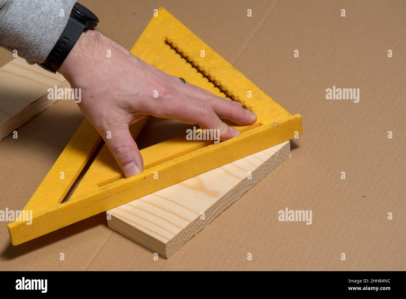 Diagonal 2024 cut wood