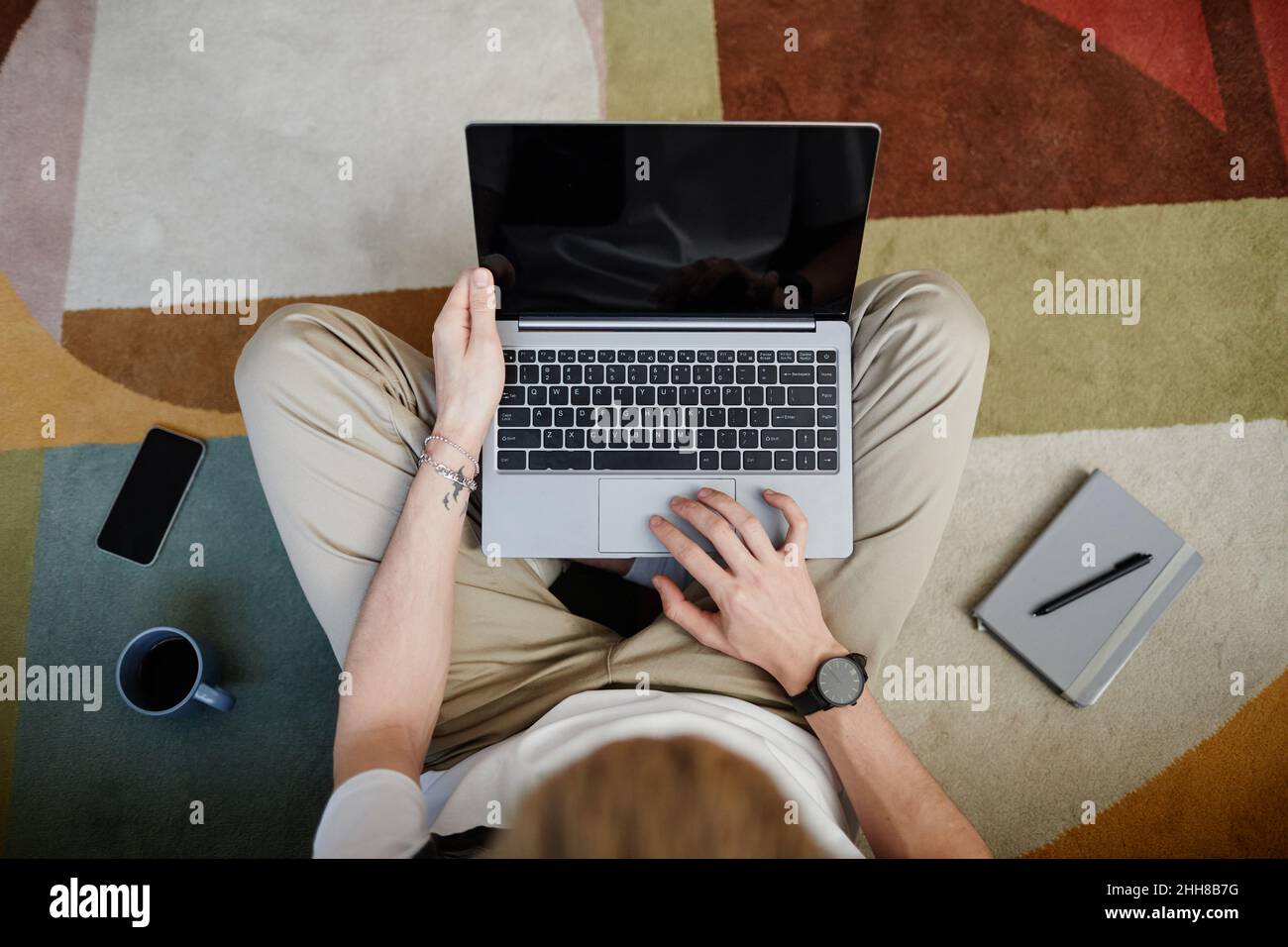 Man sitting floor studio shot hi-res stock photography and images - Alamy