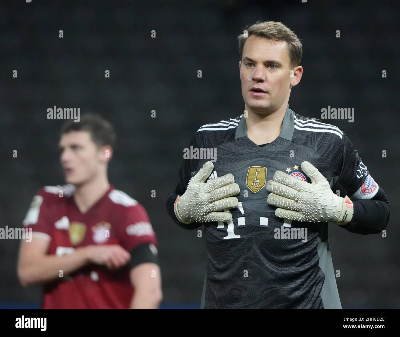 Berlin, Germany. 23rd Jan, 2022. Soccer: Bundesliga, Hertha BSC - Bayern Munich, Matchday 20 at the Olympiastadion. Munich goalkeeper Manuel Neuer taps his chest with both hands. Credit: Soeren Stache/dpa-Zentralbild/dpa - IMPORTANT NOTE: In accordance with the requirements of the DFL Deutsche Fußball Liga and the DFB Deutscher Fußball-Bund, it is prohibited to use or have used photographs taken in the stadium and/or of the match in the form of sequence pictures and/or video-like photo series./dpa/Alamy Live News Stock Photo