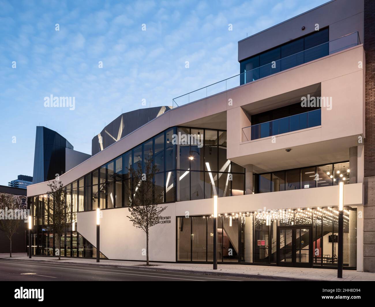 Liz and Eric Lefkofsky Arts and Education Center at Steppenwolf Theatre designed by Gordon Gill Stock Photo