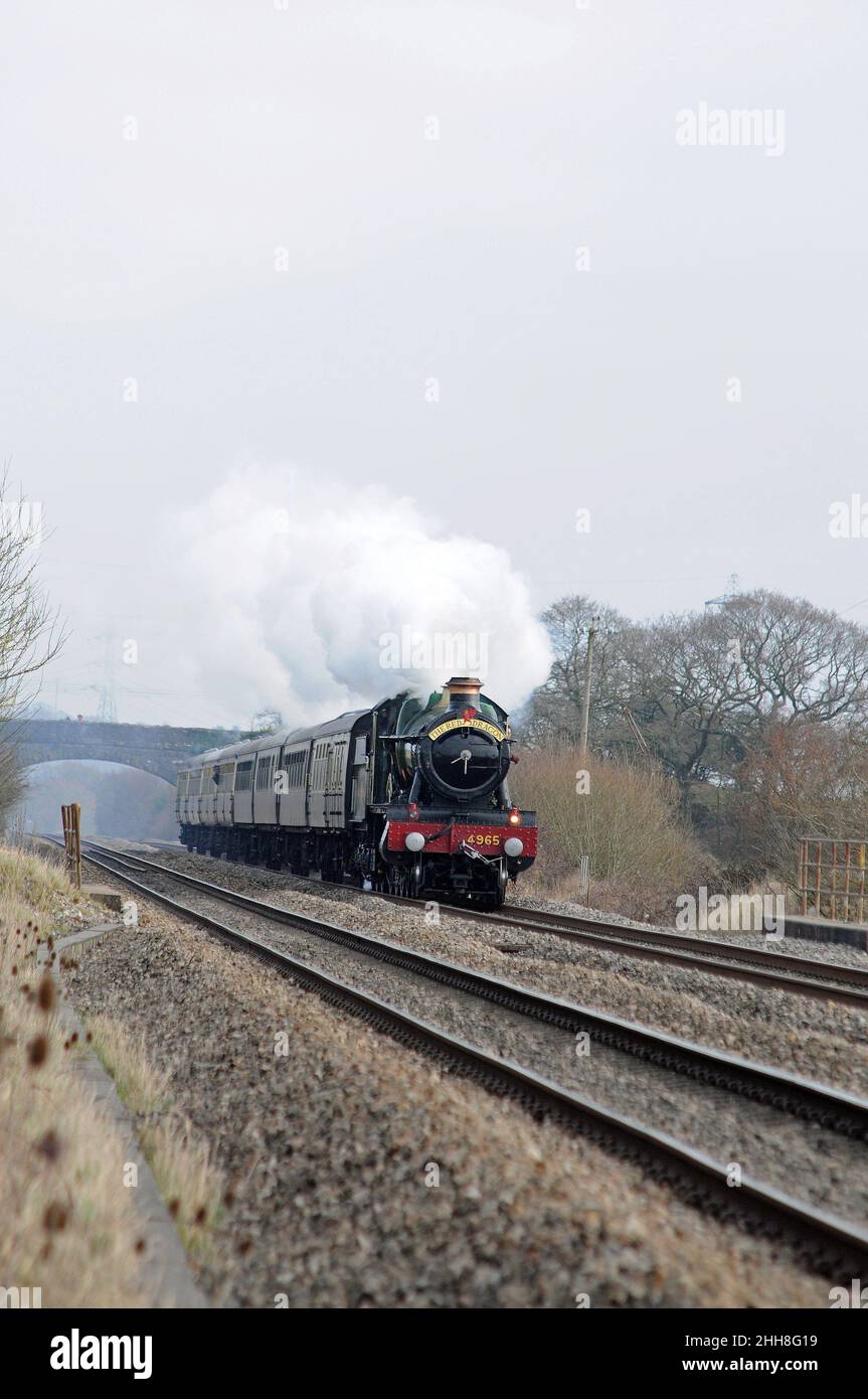 '4965' 'Rood Ashton Hall' approaching Portskewett with Tyseley - Cardiff 'The Red Dragon'. Stock Photo