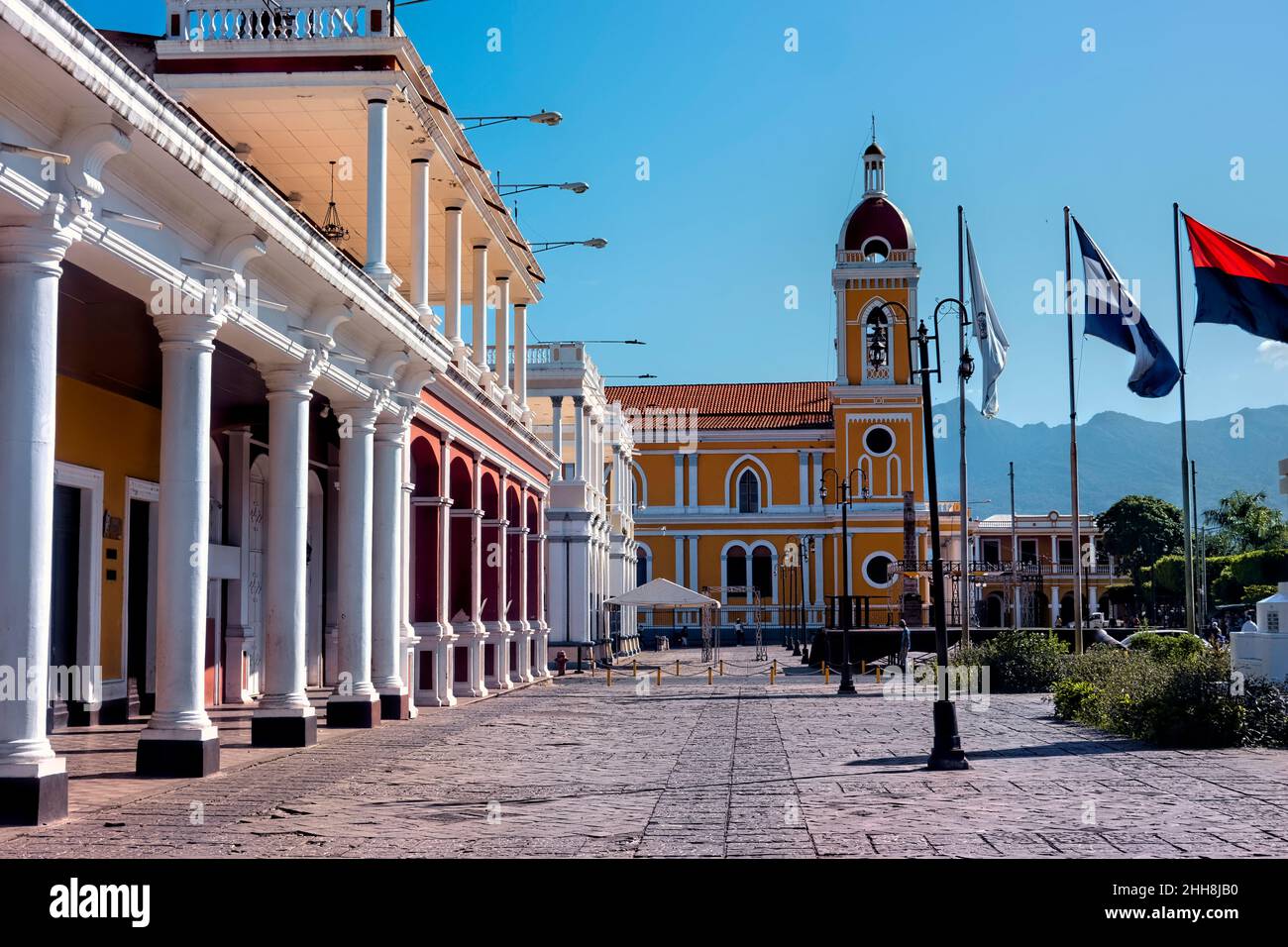 The beautiful neoclassical Granada Cathedral (Our Lady of the Assumption), and central plaza, Granada, Nicaragua Stock Photo