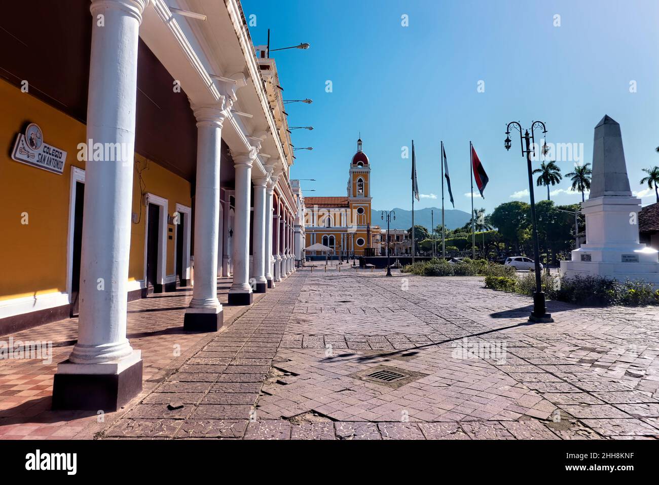 The beautiful neoclassical Granada Cathedral (Our Lady of the Assumption), and central plaza, Granada, Nicaragua Stock Photo