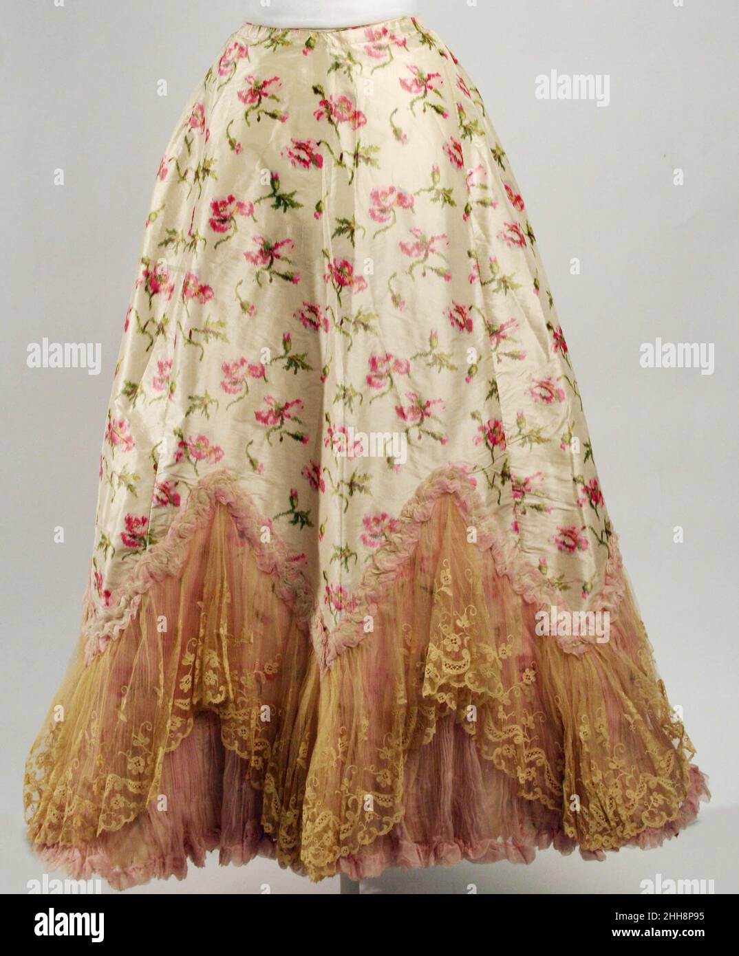 Trottoir Talloos nek Petticoat 1895–98 French. Petticoat. French. 1895–98. silk Stock Photo -  Alamy