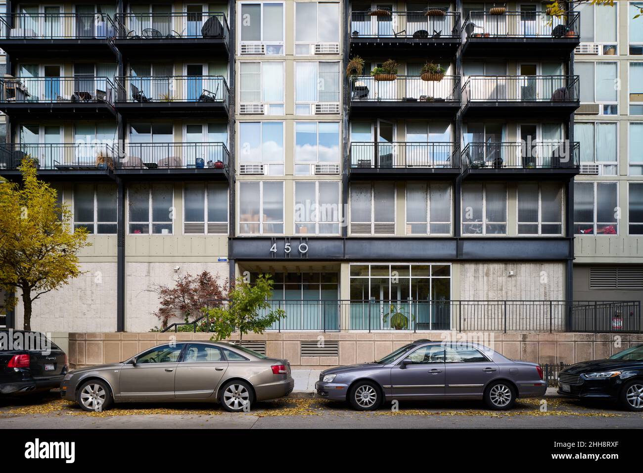 Condo building exterior hires stock photography and images Alamy