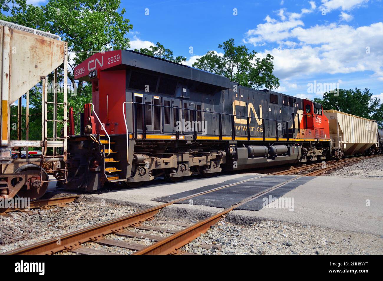 Bartlett, Illinois, USA. Distributed power unit (DPU) in the middle of