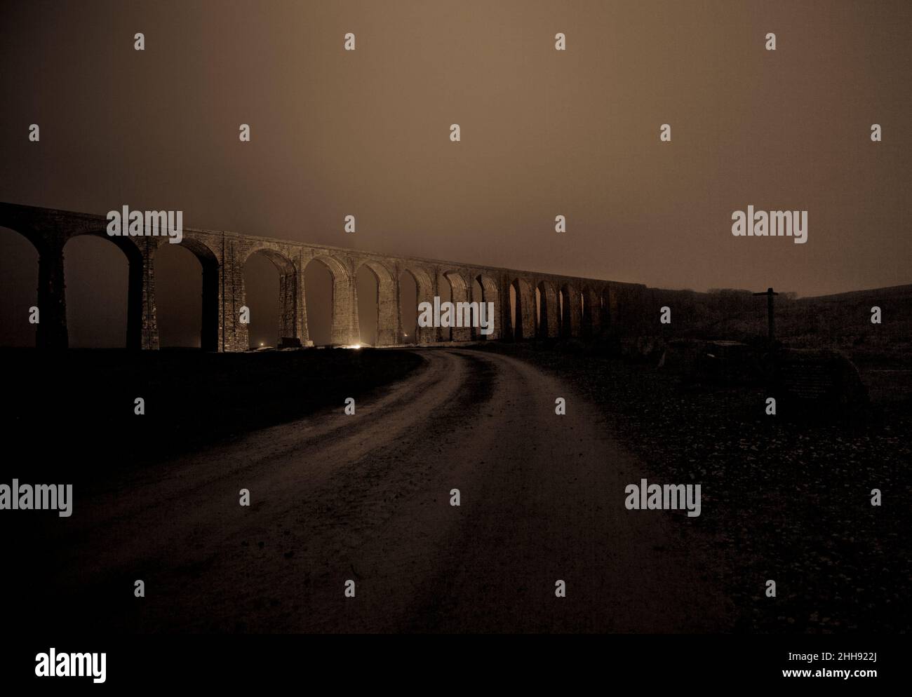 Ribblehead Viaduct On The Settle To Carlisle Railway At Night Stock ribblehead-viaduct-on-the-settle-to-carlisle-railway-at-night-stock
