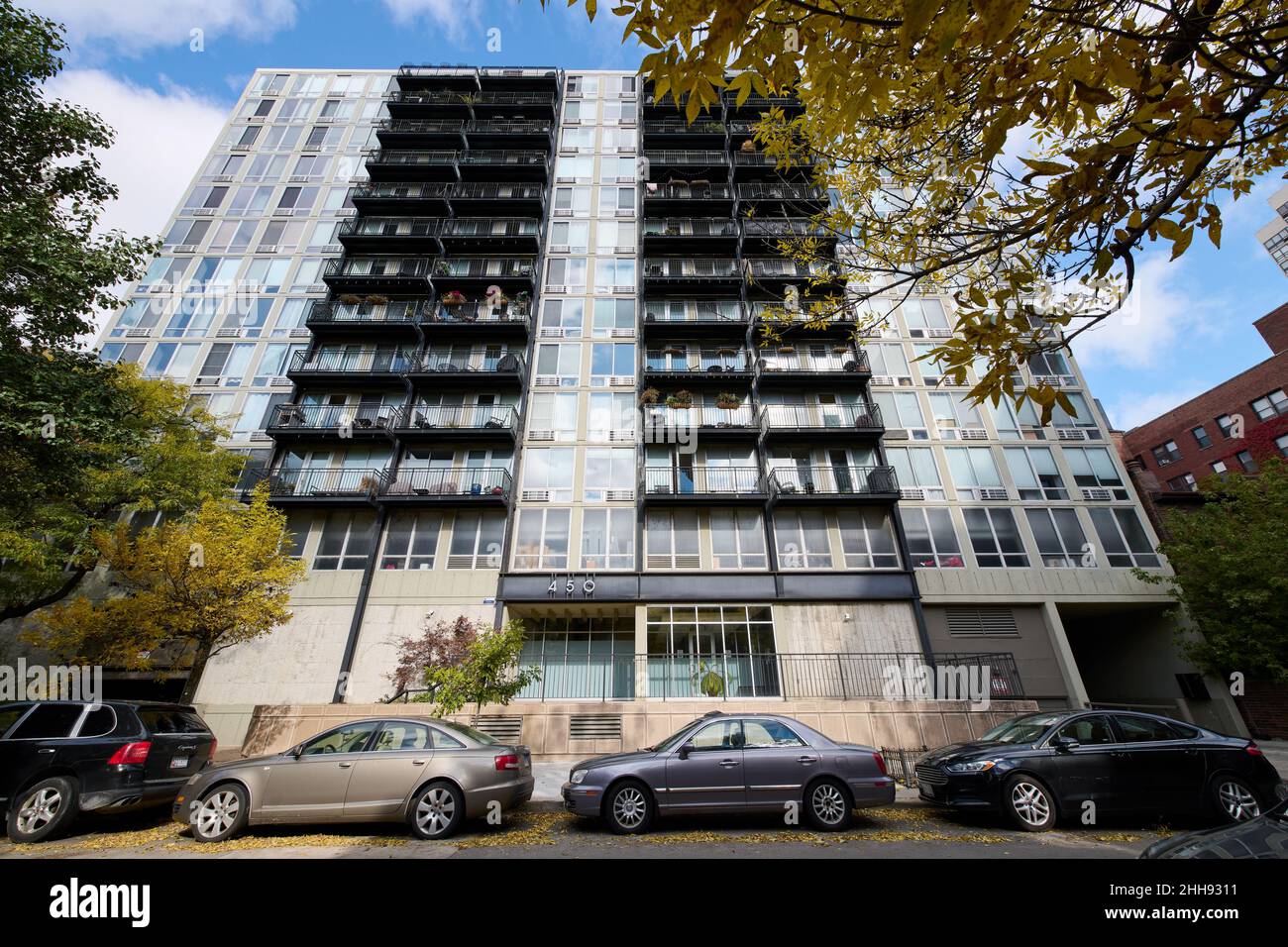 Condo building exterior hires stock photography and images Alamy