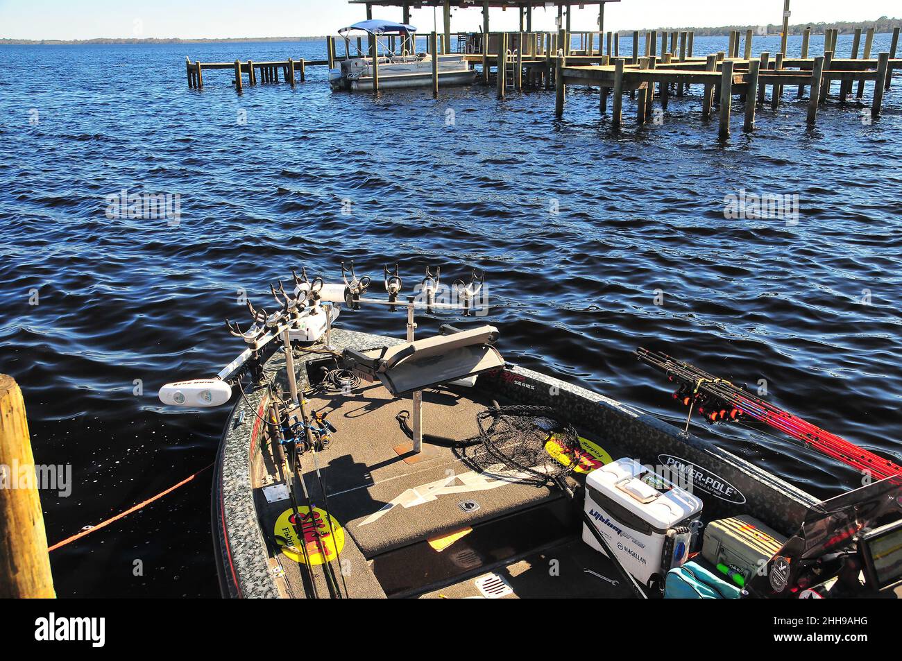 https://c8.alamy.com/comp/2HH9AHG/electronics-trolling-motors-rod-holders-powerpoles-and-a-comfortable-boat-are-vital-to-successful-crappie-fishing-2HH9AHG.jpg