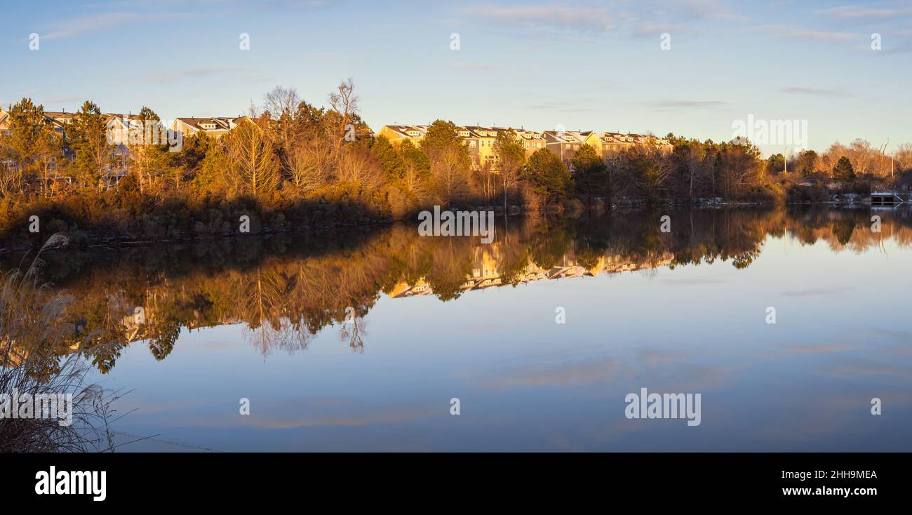 Wide view of the Cary Park Lake in North Carolina on a cold winter day Stock Photo