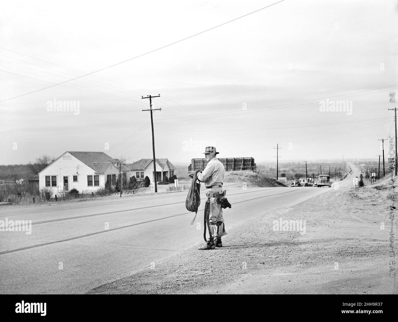 Telephone Lineman, U.S. Highway 80 between Fort Worth and Dallas, Texas, USA, Arthur Rothstein, U.S. Office of War Information/U.S. Farm Security Administration, January 1942 Stock Photo