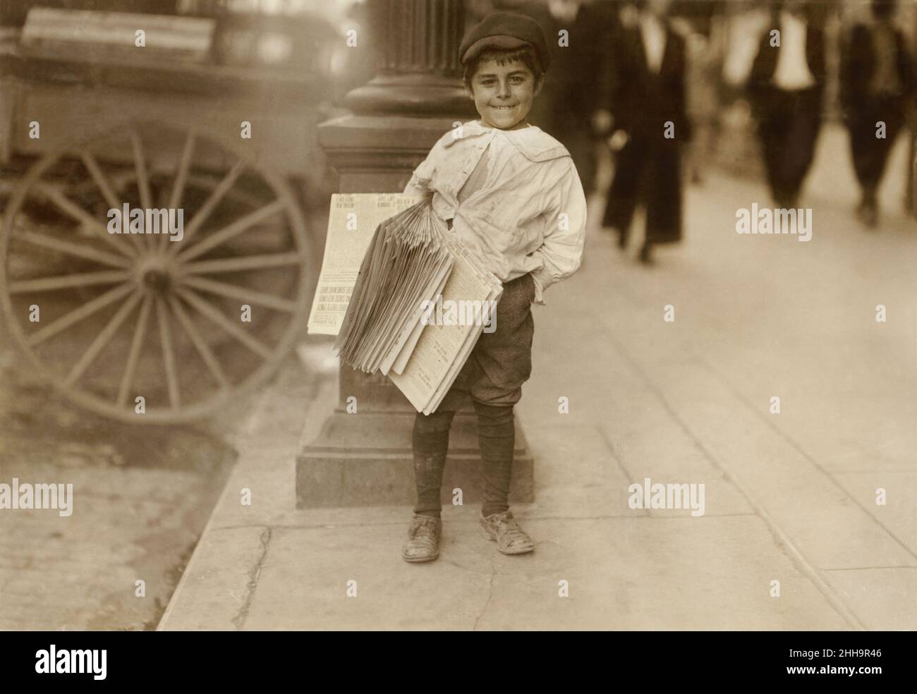 Young Newsboy, Dallas, Texas, USA, Lewis Hine, National Child Labor Committee, October 1913 Stock Photo