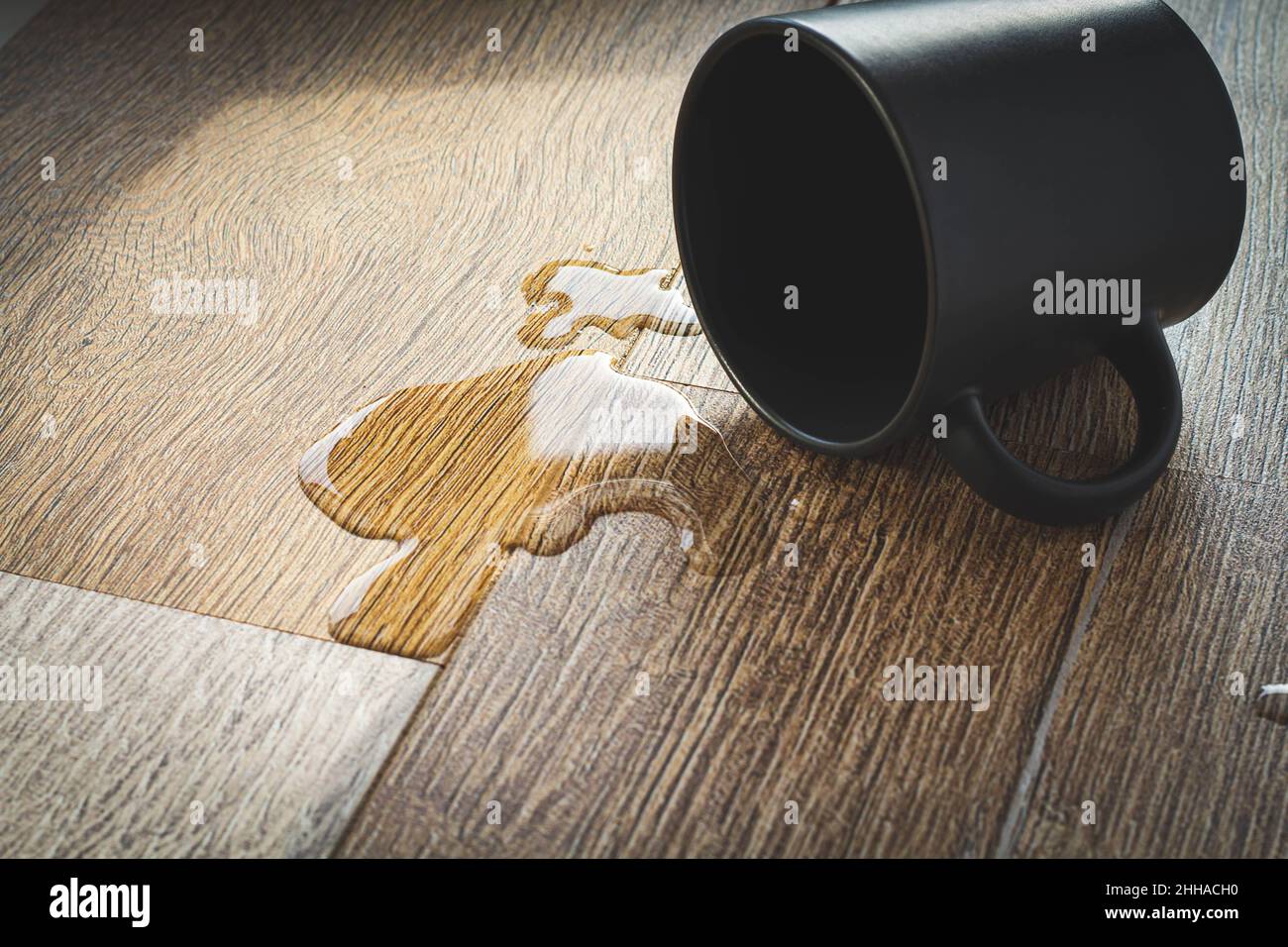 Laminate and water. Waterproof laminate. Wooden floors are impervious to moisture. Floor