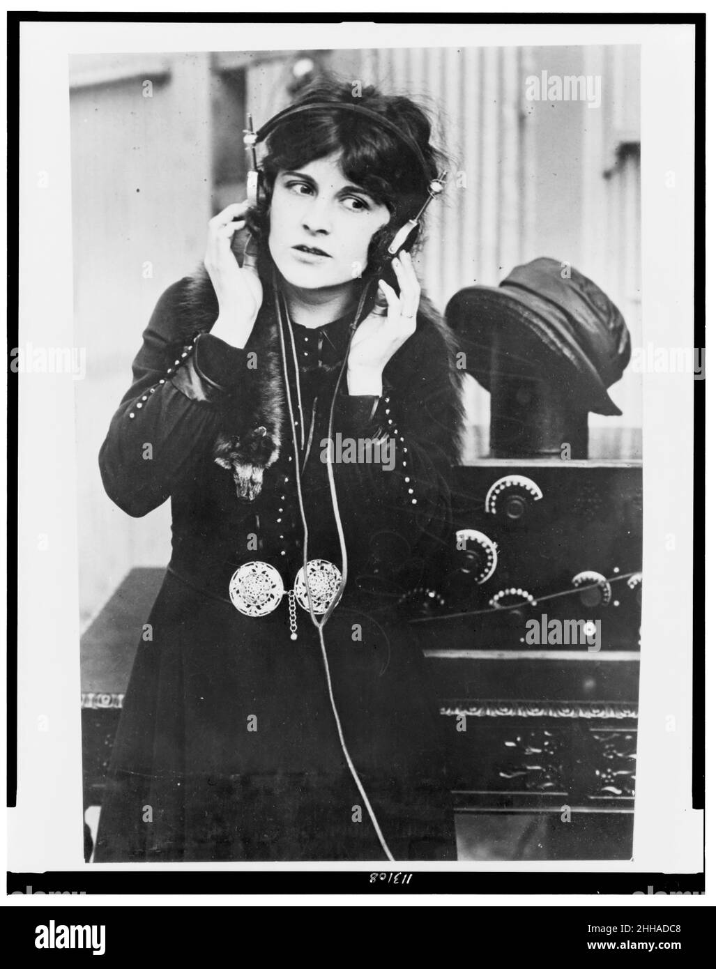 Around 1920 - Anne Cornwall, listening to radio in Paramount studio, Los Angeles Stock Photo