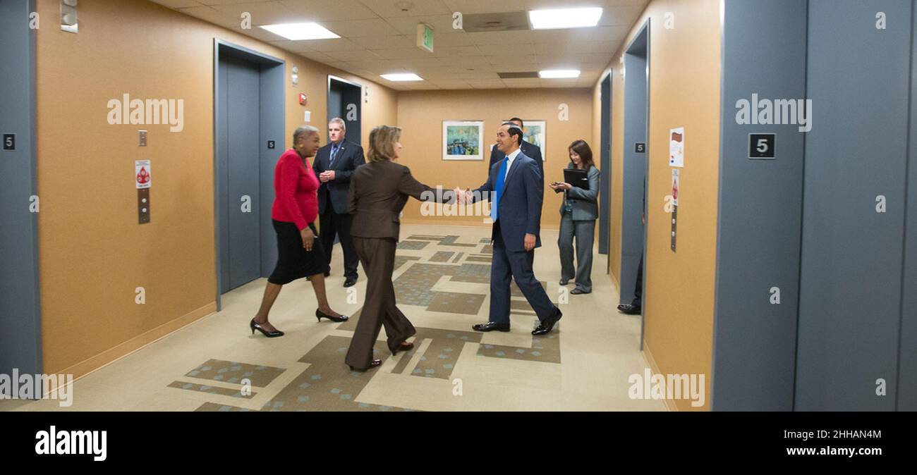 SOHUD Castro Visit Baltimore Field Office (15371921039 Stock Photo Alamy