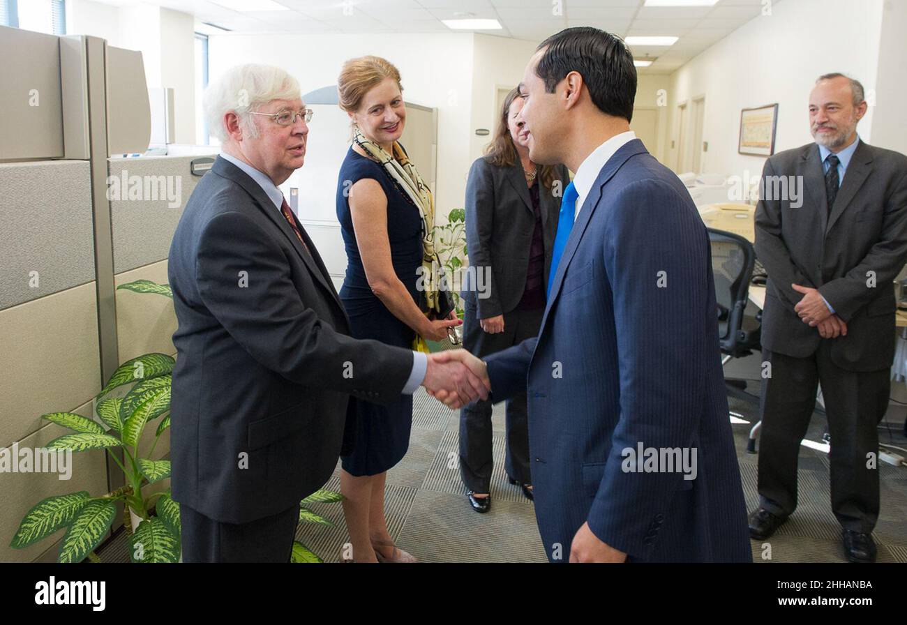 SOHUD Castro Visit Baltimore Field Office (15555869281 Stock Photo Alamy