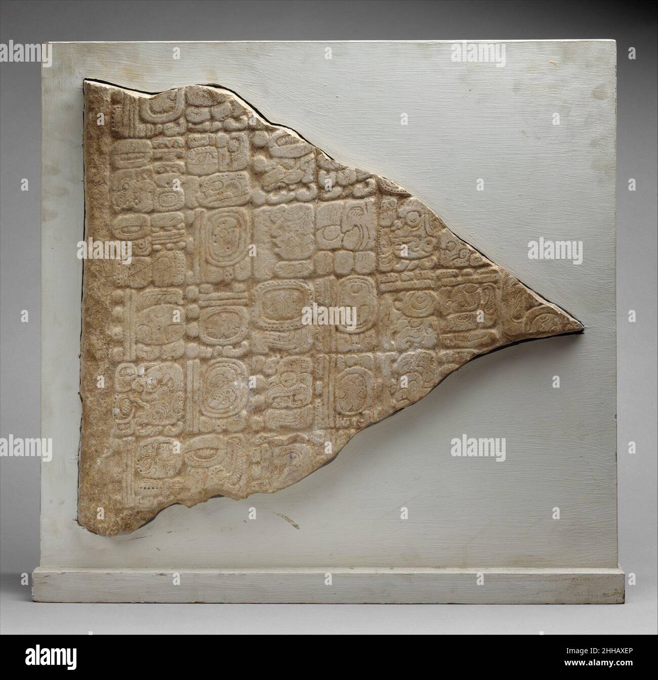 Stela Fragment with Glyphs 4th–9th century Maya This is a fragment of the bas relief known as Tortuguero Monument 6, which contains one of the most infamous and contentious hieroglyphic texts in the Classic Maya (ca. a.d. 250–900) corpus. For many years epigraphers and lay enthusiasts honed in on the final passage of the text as a 'prophecy,' a tale of what would have happened on the date 13.0.0.0.0 4 Ahaw 3 K'ank'in in the Maya calendar. This corresponded to a day in December 2012, leading to spurious and sensational claims about an end of days predicted by the ancient Maya. The Met's fragmen Stock Photo