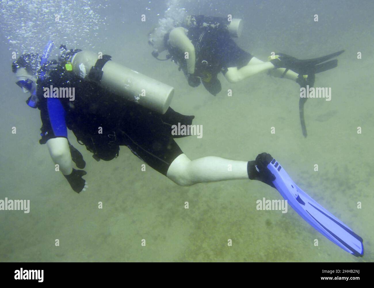 Soldiers Undertaking Disabled Scuba Stock Photo Alamy