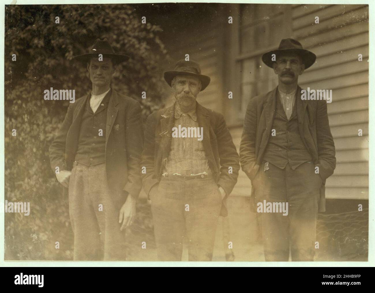 Some of the operatives, Dickson Mills, Laurinburg, N.C. Dec. 6, 1908. Witness, Sara R. Hine. Stock Photo